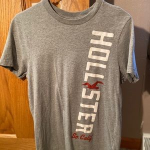 Men’s Hollister tee